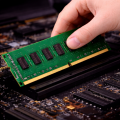 Instalacja modułu RAM DDR4.png