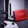 Czerwony SSD i PlayStation 5.png