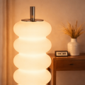 Nowoczesna lampa z fosforyzującymi kulami.png