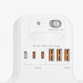 Biały hub USB z pięcioma portami.png